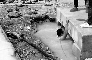 昆明“堅持哥”救活溺水兒童 走紅網(wǎng)絡(luò)被點贊 昆明“堅持哥”救活溺水兒童 走紅網(wǎng)絡(luò)被點贊