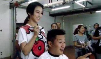 �x骞��ɷ�Ǿ����l(f��)��һ������ȥ����Ц����