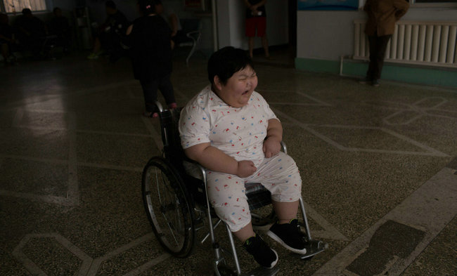 ��3�ǵ�1�ǣ���40�༉(j��)�_(t��i)�A������(l��i)��(du��)�κ��ˁ�(l��i)�v�����p�ɵ��¡�����(du��)�����h�ӏ����һ�ҁ�(l��i)�f(shu��)���@�����������������7�q��Ů��С���ǂ�(g��)����(j��)���ӣ��H�H7�q������75������������̫������һ��Ҳ��������ȫ�������һ��(g��)�_(t��i)�Aһ��(g��)�_(t��i)�A���±���ÿ���ɂ�(g��)�_(t��i)�A��С�ƾͽ�������횵�����(l��i)ЪЪ��Ū�ď�����M�^�󺹡�С�Ʋ�Ը��վ����(l��i)����������