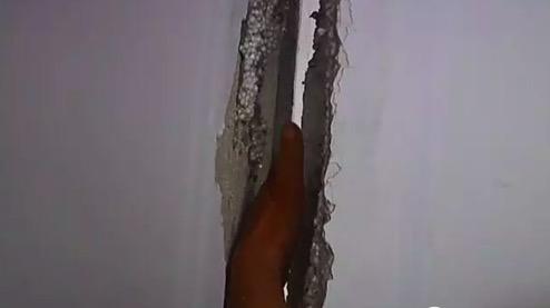 �R��h���@С�^4̖�ǖ|��Ԫ�Ęǵ��ȣ�ӛ�߿����ѿp�S���ǌӵ����߶�׃�����ĘǏ������ҵ��ѿp���ϵ��¶������е��ѿp������һֻȭ�^�����������Vӛ�ߣ����ҿ͏d������һ��Ԫ�����Ѽy�_��7�������܉����M������͸�^�ѿp�����܉򿴵�����ס���ҵ�ɳ�l�����ǵľ����fԒ������ �ĺ���������ǵľ����ڼҿ��ҕ�������� ����