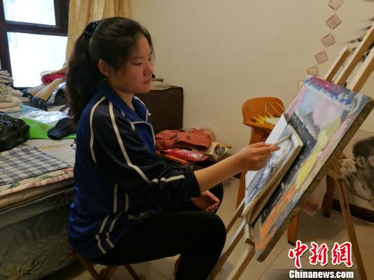 山西19歲聾女孩的勵(lì)志人生:從倒數(shù)第一到高考全國第四(圖)