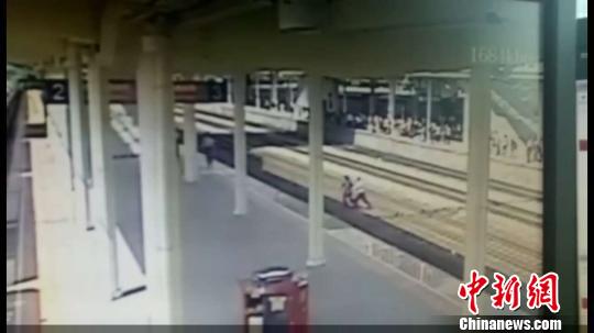 �ÿ͡����뱻׷��������ɵ��F·��47�����