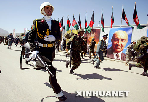 4��27�գ��ڰ������׶��������e�еĿ����K���ք���16����醱��c���ϣ�������ʿ���ڰl�����b�u���ĬF�����ܡ����죬�����������K���ք���16����醱��c���⵽���������b�u���������������نT�܂������y�����������r���x�]���܂������������b�l�������Zϣ���S���Q���u���¼�ؓ؟�� ���A��l�����Ȕz��