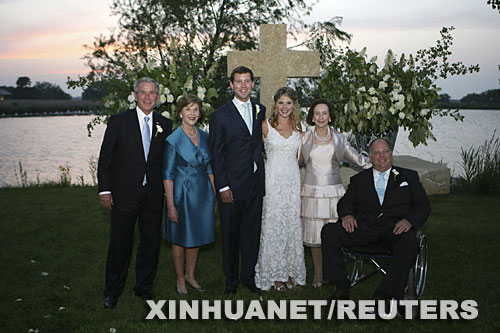 �@��5��11���ɰ׌m�l������Ƭ�@ʾ���ǣ�5��10�գ��������������y��ʲ����һ���˄��������ɺڸ�����ղ�ȡ��ڸ��ĸ�H�������غ͸��H�s����Ӱ���10�հ�������ʲ���y�Đ�Ůղ���������ÿ��_˹�ݿ˄ڸ����r���e��¶���Y���c�����Ѿõ����Ѻڸ񹲽Y�B����