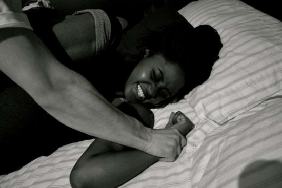 ���¾W5��17���c ����ý���������һ��Ů������һ��İ������ԇ�D������C�������돊�����֣����^Ů�Ӳ��]������@��ʧ�����������o�������������ӌ������Ǖr����ҧ�������^�����Ó����