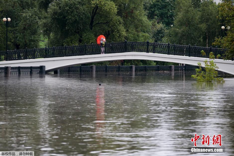 �DƬĬ�J���}