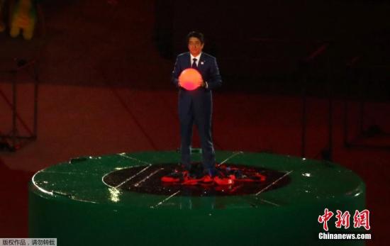 當地時間8月21日,2016里約奧運會閉幕式在馬拉卡納體育場內舉行。圖為日本首相安倍晉三以超級馬里奧形象出現。