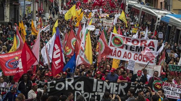 �DƬĬ�J���}