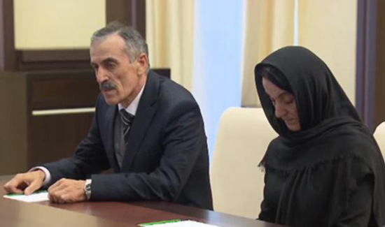 �DƬĬ�J���}