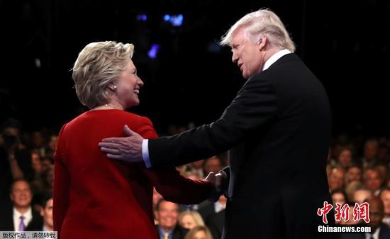 當?shù)貢r間9月26日晚,美國大選首場總統(tǒng)候選人辯論登場,希拉里特朗普亮相會場。
