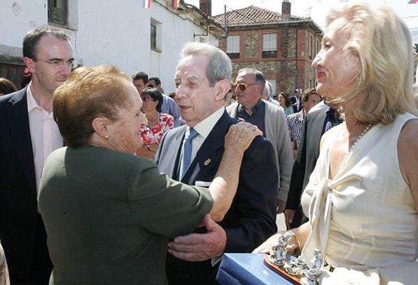 費爾南德斯給村里父老鄉親留下巨額財富,使他們一夜間都成為千萬富翁。