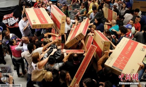 11��25�գ��������M(f��i)��ӭ������ɫ�����塱�ۿ��գ��񱊃A������(d��ng)�������u�����xُ�Լ���ˮ��؛��ڱ�����Ʒ�У������ҕ�H����A���׺���ÿ��(g��)�u�����ܿ����ѱ����ҕ�����M(f��i)�ߡ��D�����ʥ���_��һ���̈�������ҕ�ɞ���T��Ʒ��