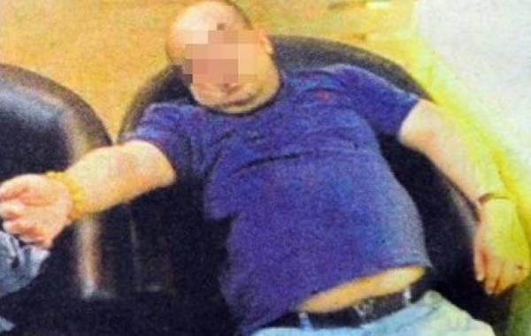 2017年2月18日報道,馬來西亞傳媒18日刊登一張照片,聲稱是金正男遇襲后,到機場診所求助時的情況。照片可見,金正男當時可能已失去意識,半躺在椅上等待救援。照片中,他沒有外傷,雙眼緊閉。