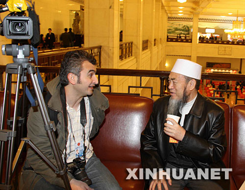 3��5������ʮһ��ȫ��������������һ�Ε��h�ڱ������������_Ļ���@����ϯ�_Ļ����ȫ�����f(xi��)ί�T�R�_�t�����壩����������������ͨӍ��ӛ�ߚW˹�����L�� ���A��ӛ�ߏ����x �z