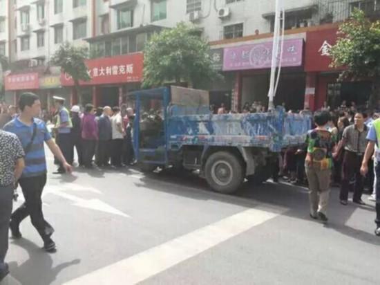 �Ĵ�����ǅ^һ����Ů�ӱ���݆؛܇�뉺����