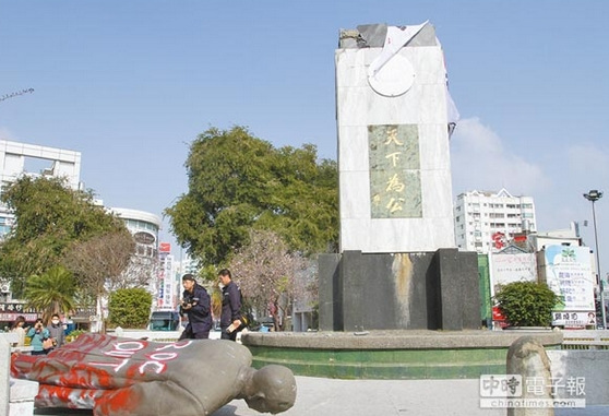 臺南孫中山銅像被套脖拉倒國民黨議員痛斥“獨(dú)派”