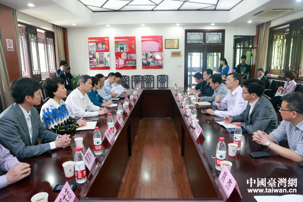 中共中央臺辦、國務院臺辦主任張志軍考察杭州上城區馬市街小營巷社區,與基層工作者座談,了解社區與臺灣基 中共中央臺辦、國務院臺辦主任張志軍考察杭州上城區馬市街小營巷社區,與基層工作者座談,了解社區與臺灣基