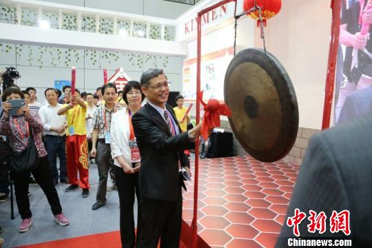 金門縣副縣長(zhǎng)“鳴鑼”引陸客 金門縣副縣長(zhǎng)“鳴鑼”引陸客