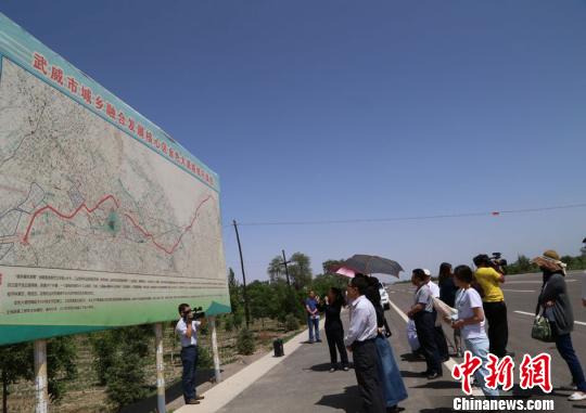 臺媒重走絲綢之路 感知古老文化期待經濟重生 臺媒重走絲綢之路 感知古老文化期待經濟重生