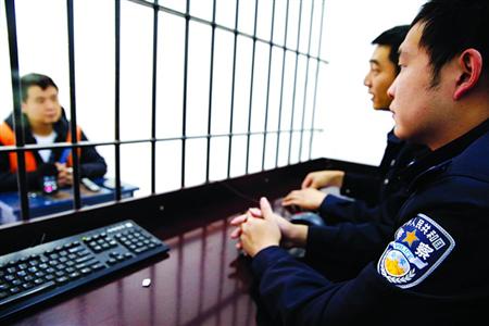 滬臺警方聯手破獲特大電訊詐騙案 抓獲臺灣籍"金主" 滬臺警方聯手破獲特大電訊詐騙案 抓獲臺灣籍"金主"