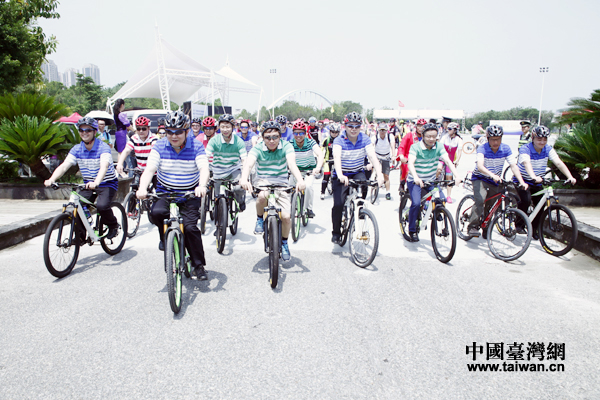 國務院臺灣事務辦公室副主任龍明彪出席活動并擔任領騎 國務院臺灣事務辦公室副主任龍明彪出席活動并擔任領騎