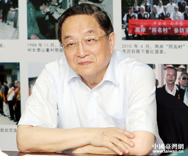 �����ڏB�T�к���^�ླྀ��Ժǰ���ϯ�ɰ���ͬ���������B�ġ��������