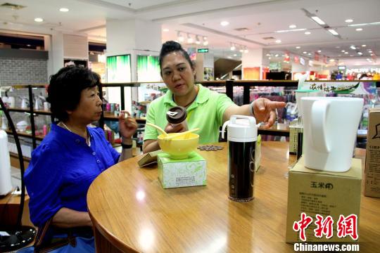 天津:“玉米田”搬進(jìn)廚房 臺灣綠游館推介環(huán)保精品 天津:“玉米田”搬進(jìn)廚房 臺灣綠游館推介環(huán)保精品