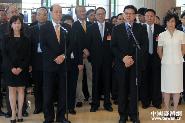 海協(xié)會會長陳德銘在福州世茂洲際酒店歡迎海基會董事長林中森一行 海協(xié)會會長陳德銘在福州世茂洲際酒店歡迎海基會董事長林中森一行