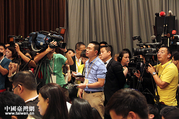 小編親歷“習馬會”:刷人品拼體力只為見證歷史時刻 小編親歷“習馬會”:刷人品拼體力只為見證歷史時刻