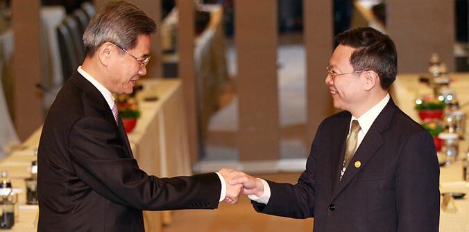 國(guó)臺(tái)辦主任張志軍與臺(tái)灣方面陸委會(huì)主委王郁琦(資料圖)