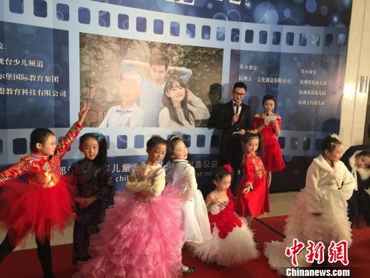 �ɰ���ͯ����΢�Ӱ�����ѽ���Լ���������ӳ