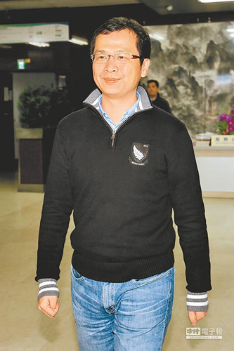 �RӢ��ǰĻ��ŭ�ܲ�Ӣ�ģ��҄ӡ��������͸���]��