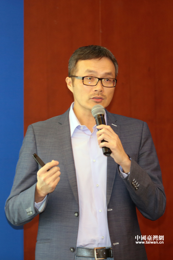 31日,群募貝果執(zhí)行長陳威光在“2016年兩岸青創(chuàng)產(chǎn)業(yè)園區(qū)發(fā)展研討會”上發(fā)表主題演講 31日,群募貝果執(zhí)行長陳威光在“2016年兩岸青創(chuàng)產(chǎn)業(yè)園區(qū)發(fā)展研討會”上發(fā)表主題演講