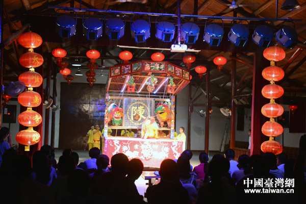 兩岸青年走進霍童古鎮,觀看“霍童線獅”表演 兩岸青年走進霍童古鎮,觀看“霍童線獅”表演