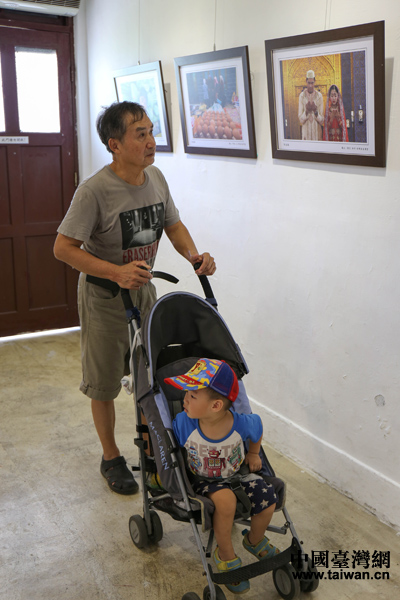 祖孫二人共享寧夏美景 祖孫二人共享寧夏美景