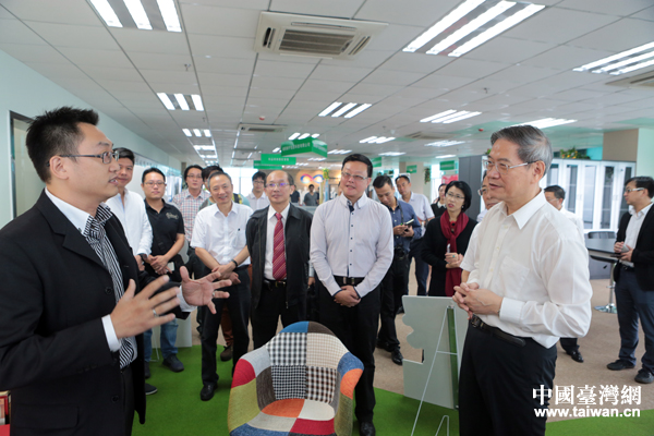 13日,張志軍在四川德陽海峽兩岸青年創業基地進行調研并與在此創業的臺灣青年交流座談 13日,張志軍在四川德陽海峽兩岸青年創業基地進行調研并與在此創業的臺灣青年交流座談