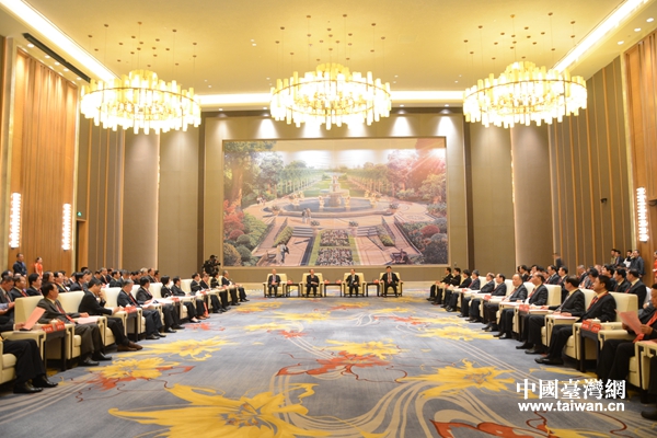 江西省委書記鹿心社、省長劉奇會見參加2016贛臺(南昌)經貿文化合作交流大會的臺灣重要嘉賓 江西省委書記鹿心社、省長劉奇會見參加2016贛臺(南昌)經貿文化合作交流大會的臺灣重要嘉賓