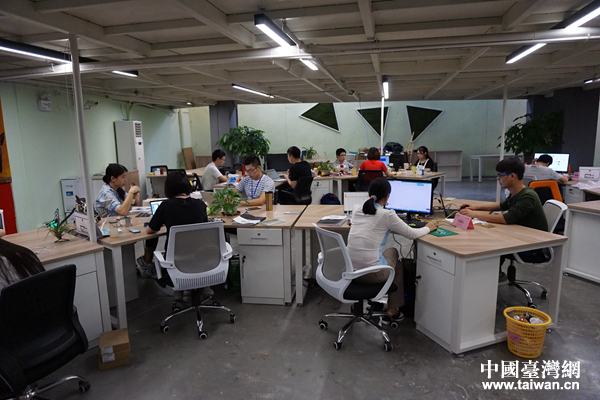 “兩岸青創(chuàng)交流參訪(fǎng)團(tuán)”走訪(fǎng)廣州市眾創(chuàng)五號(hào)空間 “兩岸青創(chuàng)交流參訪(fǎng)團(tuán)”走訪(fǎng)廣州市眾創(chuàng)五號(hào)空間