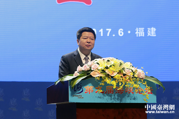 龍明彪主持海峽論壇大會(huì):兩岸關(guān)系的根基在基層 龍明彪主持海峽論壇大會(huì):兩岸關(guān)系的根基在基層