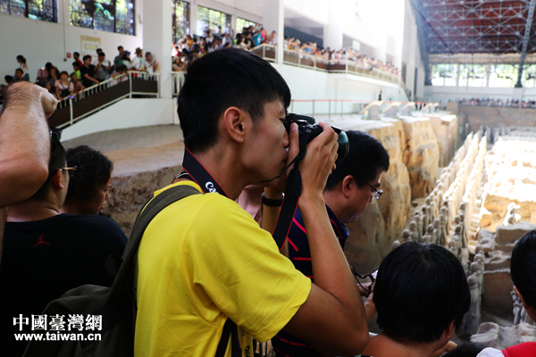 兩岸青年走進秦兵馬俑博物館 探尋歷史遺跡感受古老文明 兩岸青年走進秦兵馬俑博物館 探尋歷史遺跡感受古老文明
