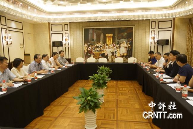 國臺辦局長王剛晤臺灣專家:大門為臺胞打開 國臺辦局長王剛晤臺灣專家:大門為臺胞打開