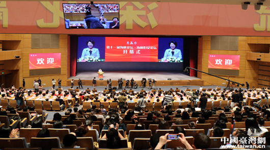 ���^ʮһ��Ěv�̣����{�DŮՓ������ѳɞ�ɰ�Ů��ͬ�������⹝�գ��@һ�죬���С���