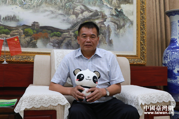 福建省泉州市新輝大投資發(fā)展有限公司董事長(zhǎng)、海峽兩岸中小企業(yè)聯(lián)合促進(jìn)會(huì)會(huì)長(zhǎng)呂雙輝。 福建省泉州市新輝大投資發(fā)展有限公司董事長(zhǎng)、海峽兩岸中小企業(yè)聯(lián)合促進(jìn)會(huì)會(huì)長(zhǎng)呂雙輝。