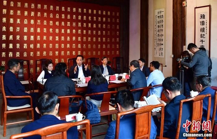 ���_(t��i)��ͨʷ���D(zhu��n)�g��Ԓ���(xi��ng)Ŀ����Փ�C��(hu��)27����λ�ڸ�������������}�_(t��i)�vʷ�Ļ��о�Ժ�e�У����_(t��i)��ͨʷ���D(zhu��n)�g��Ԓ���(xi��ng)Ŀ��ʽ����(d��ng)������ �z