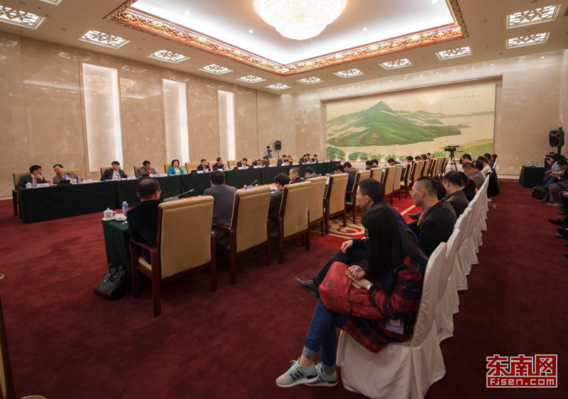 ����I(l��ng)܊������Մ��(hu��)���������e�У�18����̡����T�ˡ��_(d��)�ɡ��}�����R(sh��)����