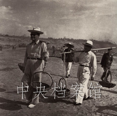 1958�꣬��Сƽ��ʮ����ˮ�칤�؅����x��(w��)�ڄ�