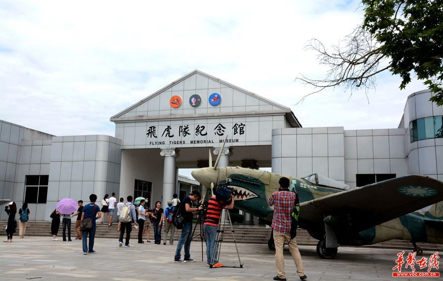 �ƽ��ܽ���ʒ���C��Ů��400������� �o(j��)���^7����������ʷ��