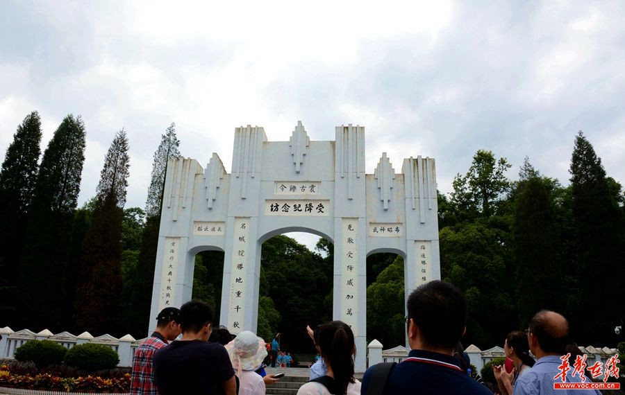 �ƽ��ܽ���ʒ���C��Ů��400������� �o(j��)���^7����������ʷ��