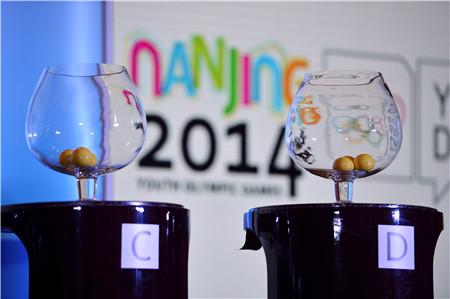 �Ͼ����W����麞�xʽ�ڌ��e�� �Ї�(gu��)Ů���cī����{�ױȁ�ͬ�M