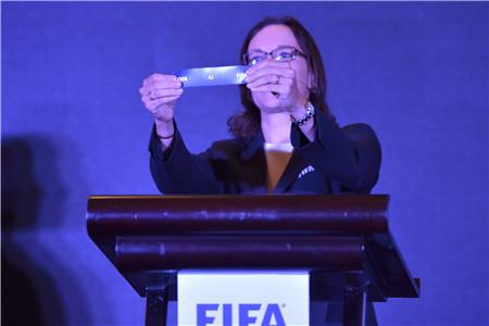 �Ͼ����W����麞�xʽ�ڌ��e�� �Ї�(gu��)Ů���cī����{�ױȁ�ͬ�M